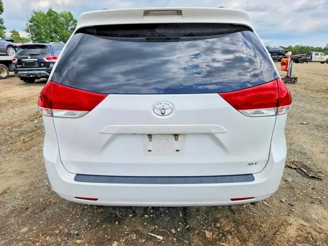 2013 TOYOTA SIENNA XLE 8-PASSENGER  