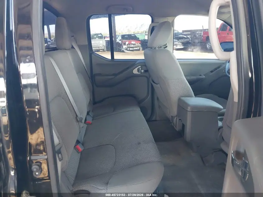 2016 NISSAN FRONTIER SV