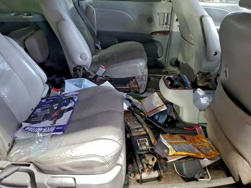 2011 TOYOTA SIENNA XLE  