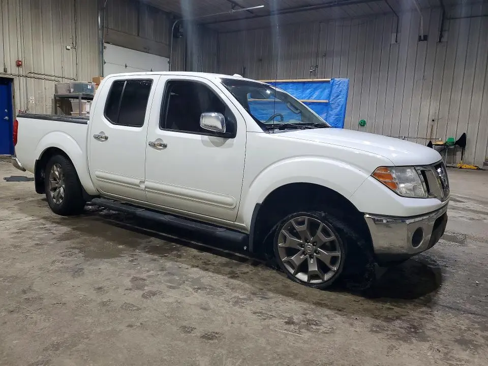 2016 NISSAN FRONTIER SL  