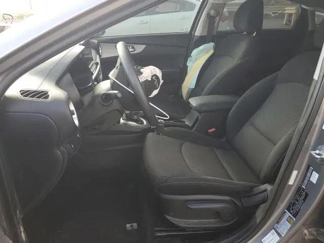 2023 KIA FORTE LX  
