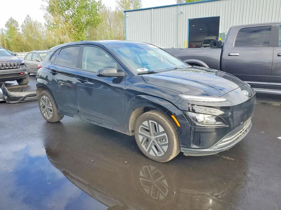 2023 HYUNDAI KONA SE  