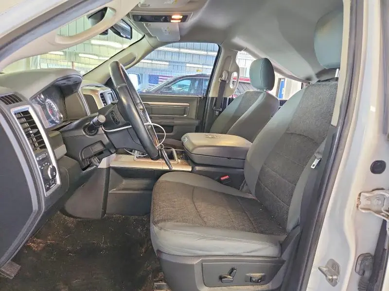 2015 RAM 1500 SLT  