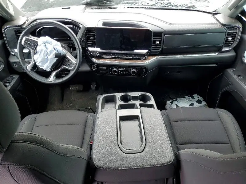 2024 CHEVROLET SILVERADO K1500 LT  