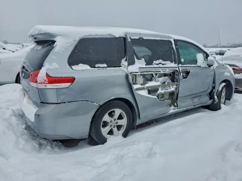 2011 TOYOTA SIENNA LE  