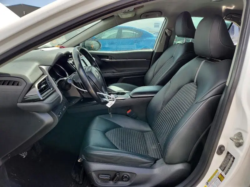 2019 TOYOTA CAMRY SE  