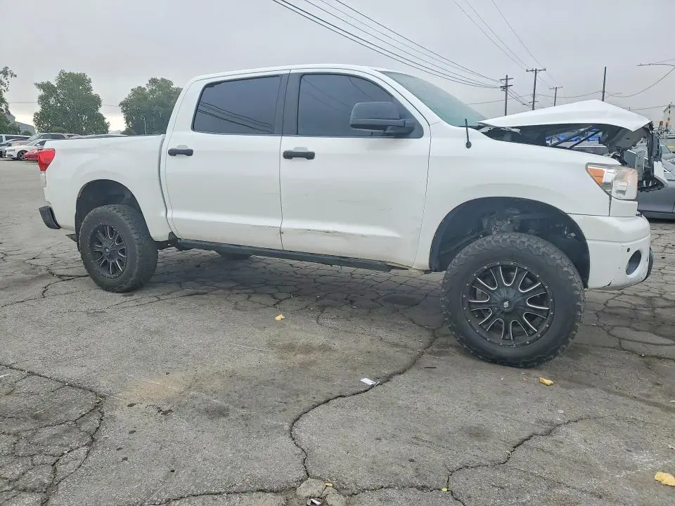 2013 TOYOTA TUNDRA CREWMAX SR5  