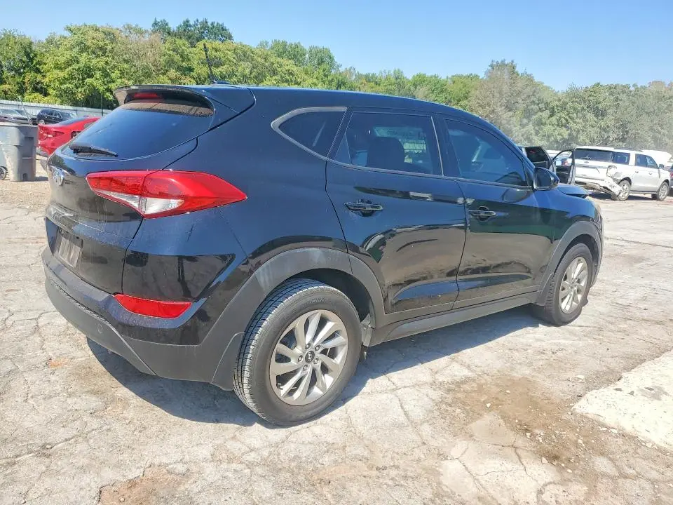 2016 HYUNDAI TUCSON SE  
