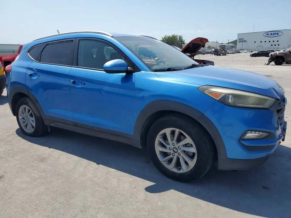 2016 HYUNDAI TUCSON SE  