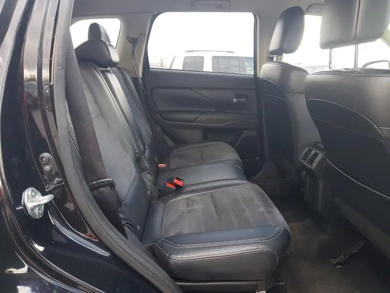 2019 MITSUBISHI OUTLANDER SE  