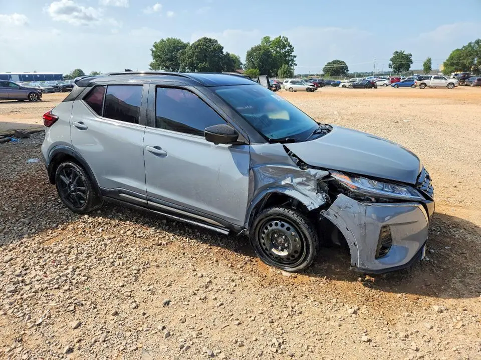 2021 NISSAN KICKS SR  