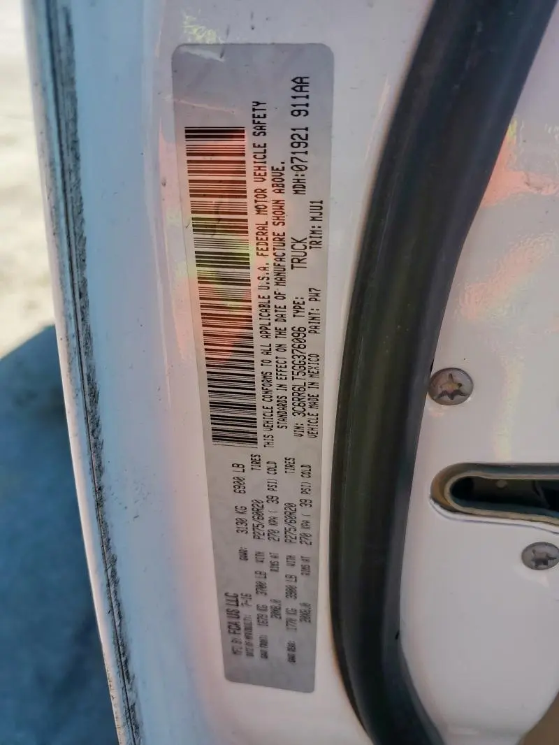 2016 RAM 1500 SLT  