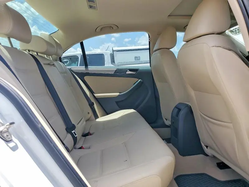 2016 VOLKSWAGEN JETTA SE  