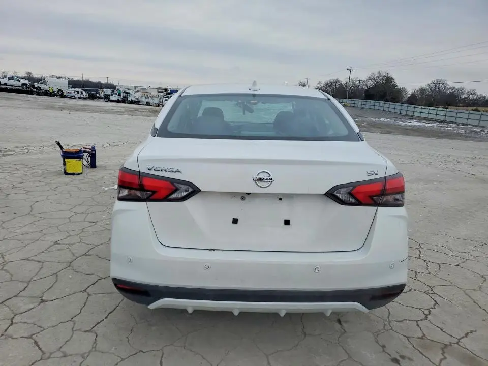 2021 NISSAN VERSA SV  