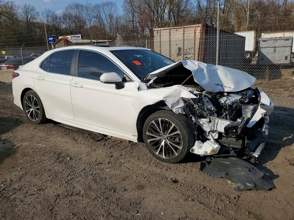 2019 TOYOTA CAMRY SE  