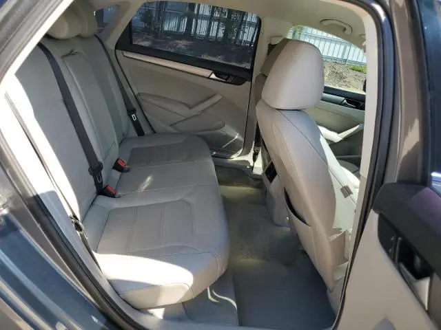 2014 VOLKSWAGEN PASSAT SE  