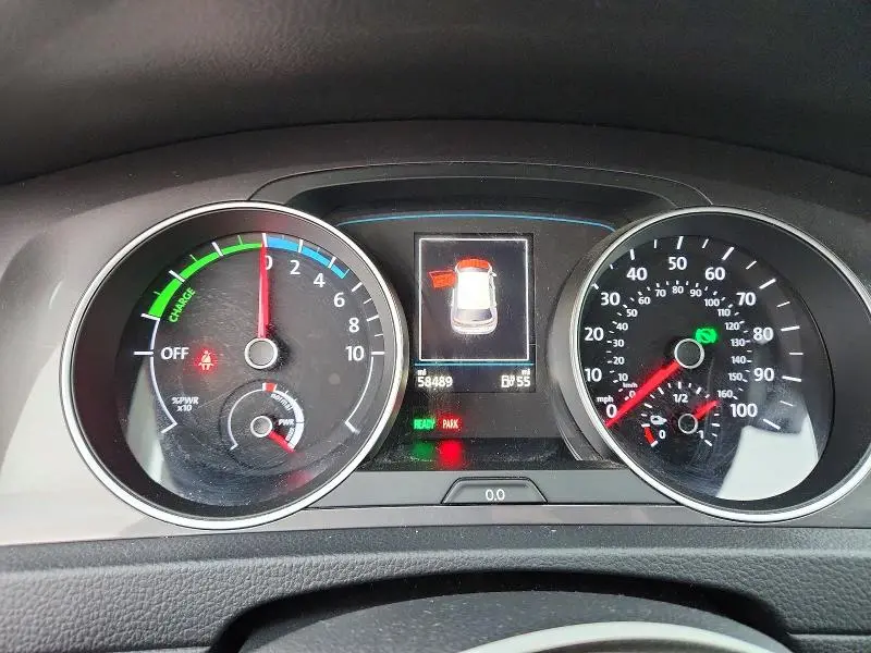 2016 VOLKSWAGEN E-GOLF SE  