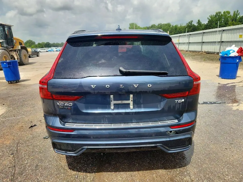 2025 VOLVO XC60 PLUS  