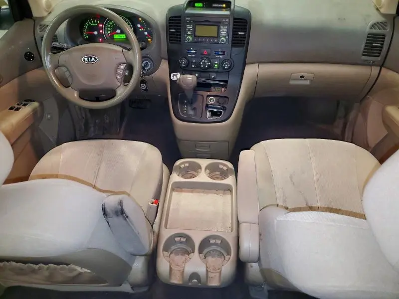 2010 KIA SEDONA BASE  