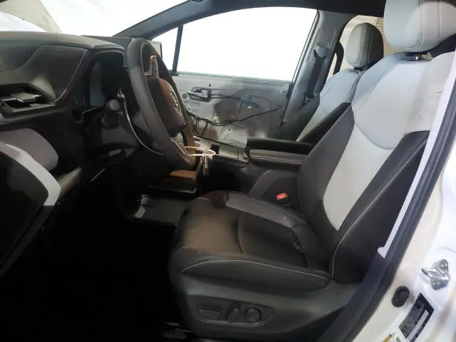 2025 TOYOTA SIENNA XSE  