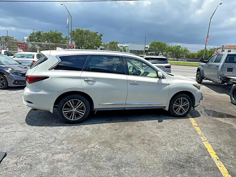 2019 INFINITI QX60 LUXE  