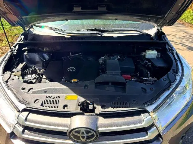 2017 TOYOTA HIGHLANDER LE  