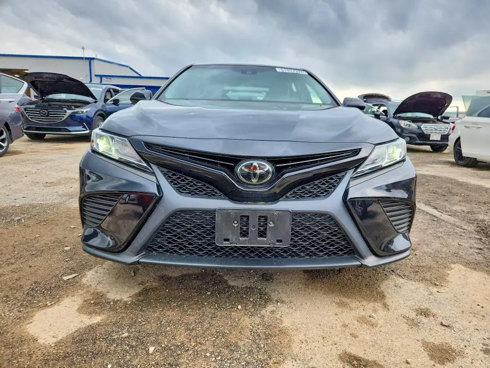 2018 TOYOTA CAMRY SE  