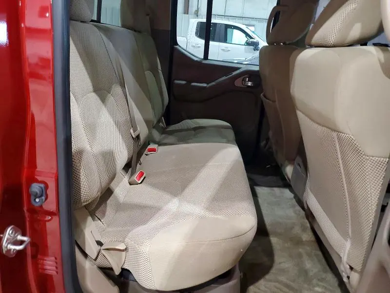 2016 NISSAN FRONTIER SV  