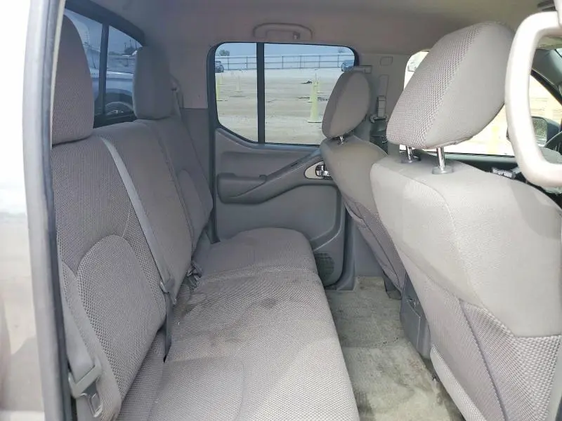 2016 NISSAN FRONTIER SV  