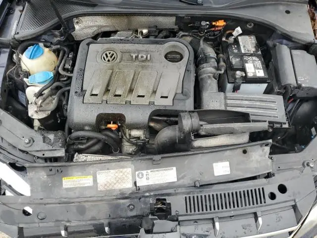 2013 VOLKSWAGEN PASSAT SE  