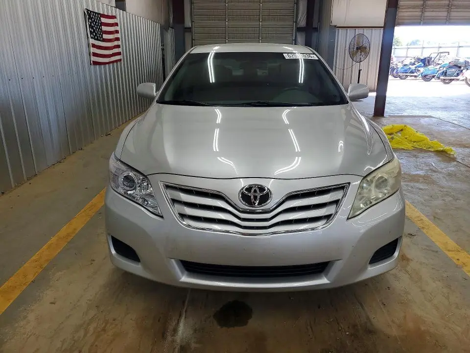 2010 TOYOTA CAMRY LE V6  