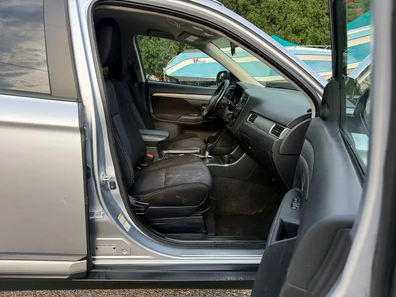 2016 MITSUBISHI OUTLANDER SE  