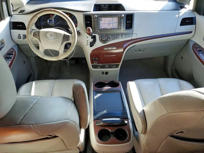 2011 TOYOTA SIENNA XLE  