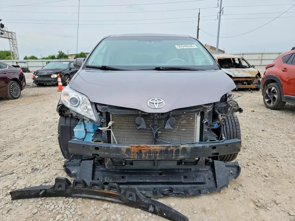 2014 TOYOTA SIENNA XLE 8-PASSENGER  