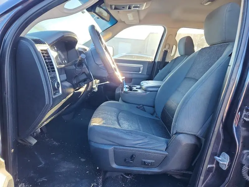 2013 RAM 1500 SLT  