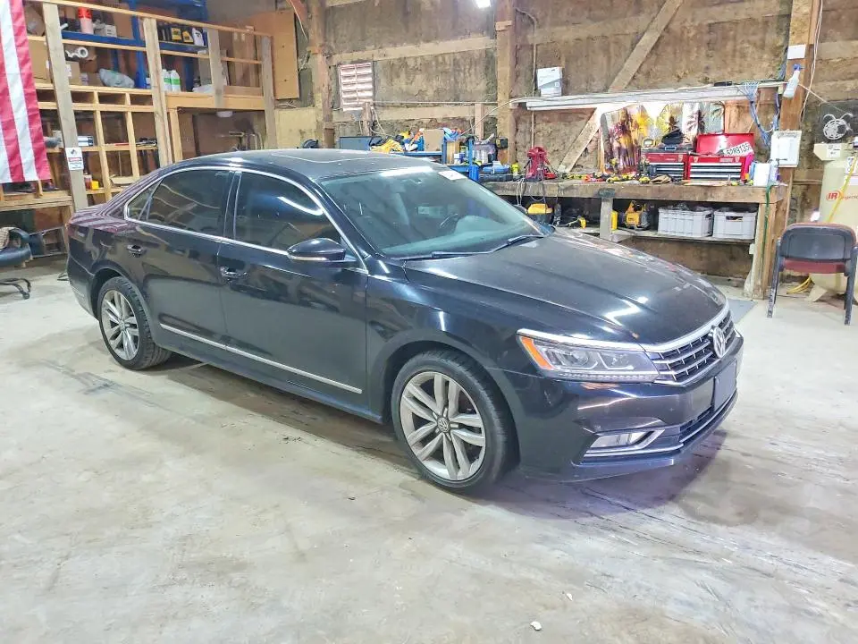 2017 VOLKSWAGEN PASSAT SE  