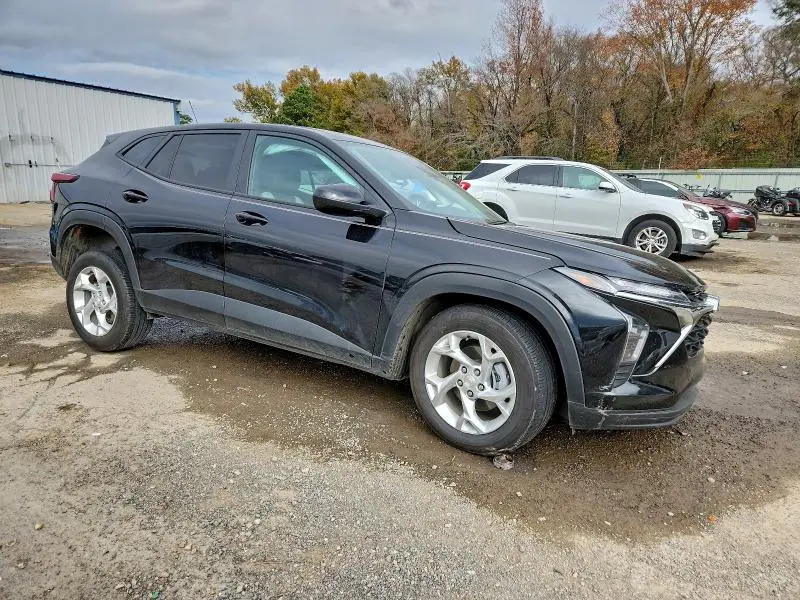 2025 CHEVROLET TRAX LS  