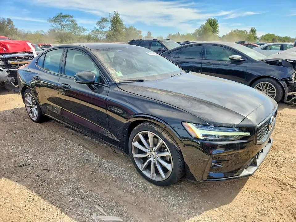 2021 VOLVO S60 T5 MOMENTUM  