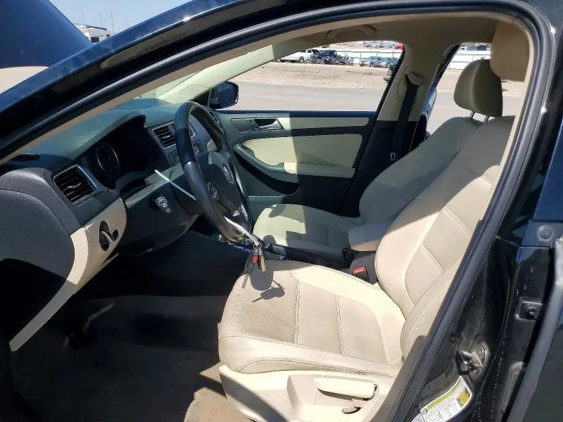 2012 VOLKSWAGEN JETTA SE  