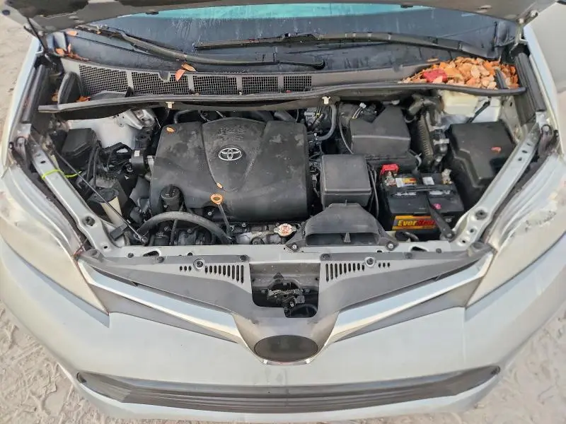 2020 TOYOTA SIENNA XLE 8-PASSENGER  