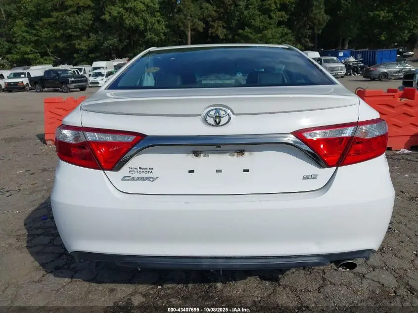 2015 TOYOTA CAMRY SE