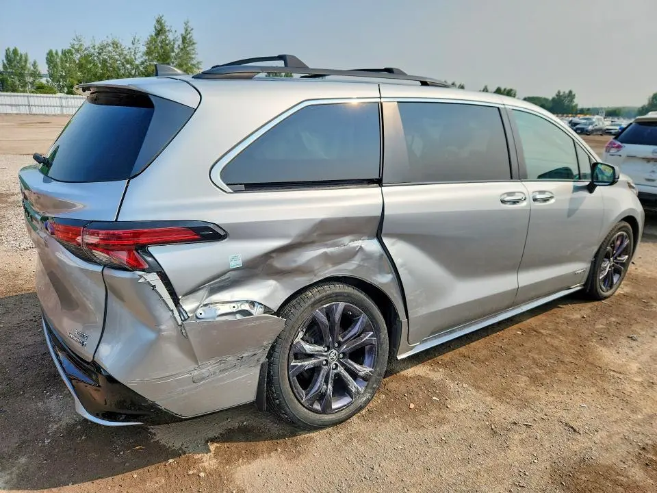 2021 TOYOTA SIENNA LE  