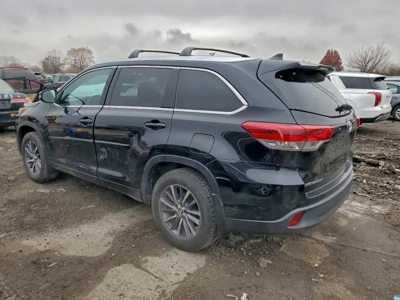 2017 TOYOTA HIGHLANDER SE  