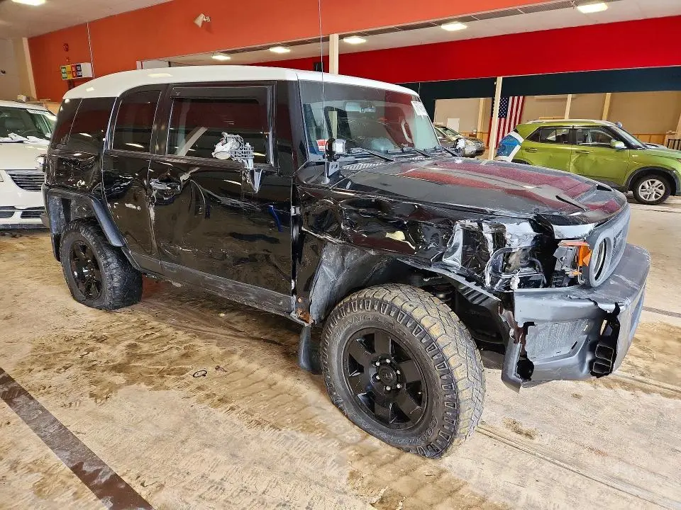 2010 TOYOTA FJ CRUISER   