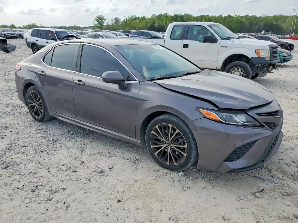 2018 TOYOTA CAMRY SE  