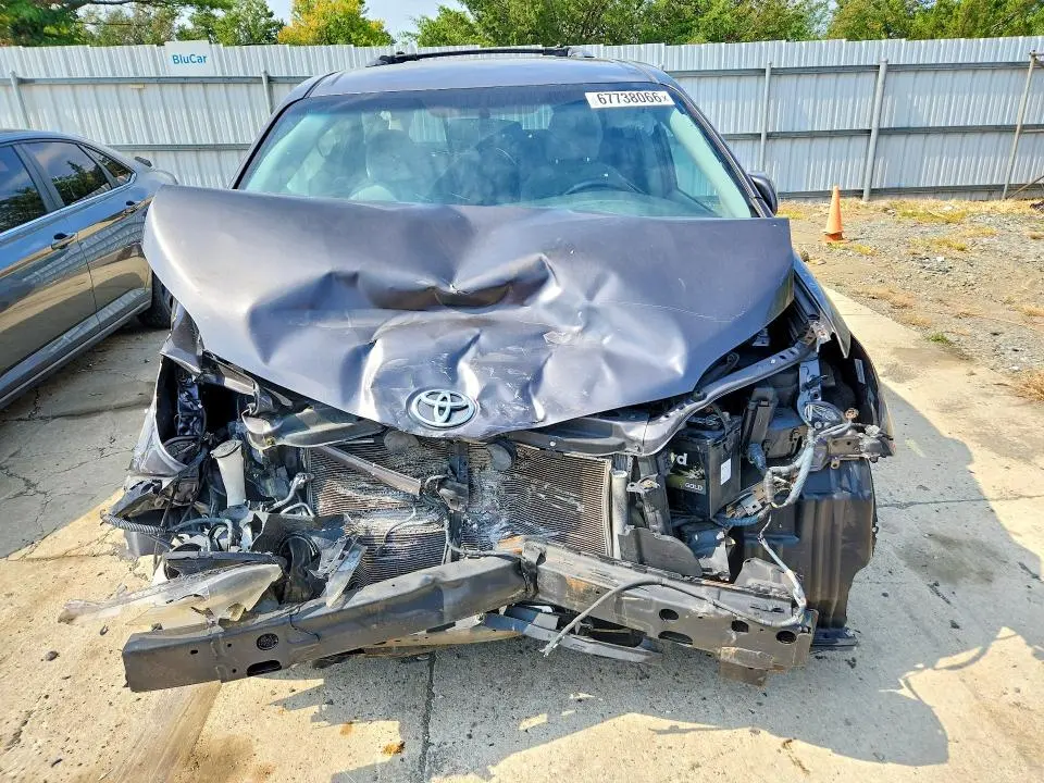 2015 TOYOTA SIENNA LE  