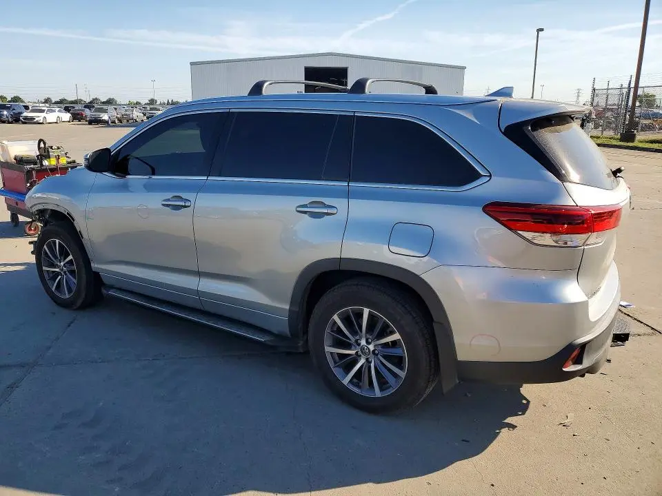 2017 TOYOTA HIGHLANDER XLE  