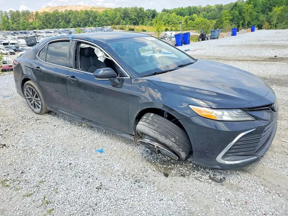 2024 TOYOTA CAMRY XLE  