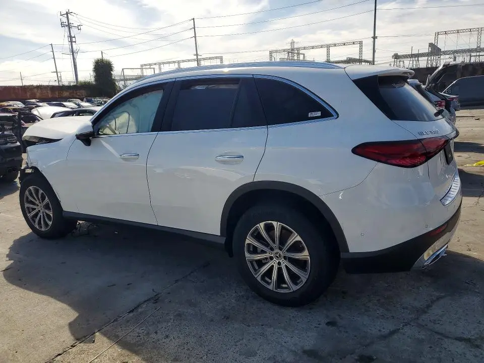 2025 MERCEDES-BENZ GLC 300  