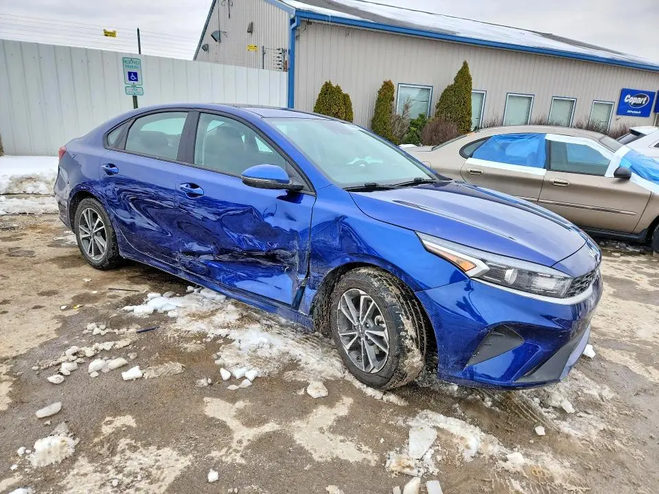 2023 KIA FORTE LXS  